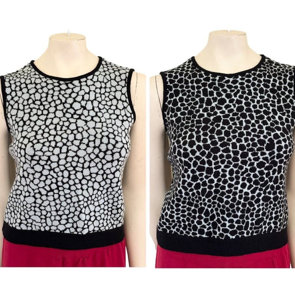 ST. JOHN Sleeveless Reversible Sweater Giraffe Design Baby Blue & Black SZ 8